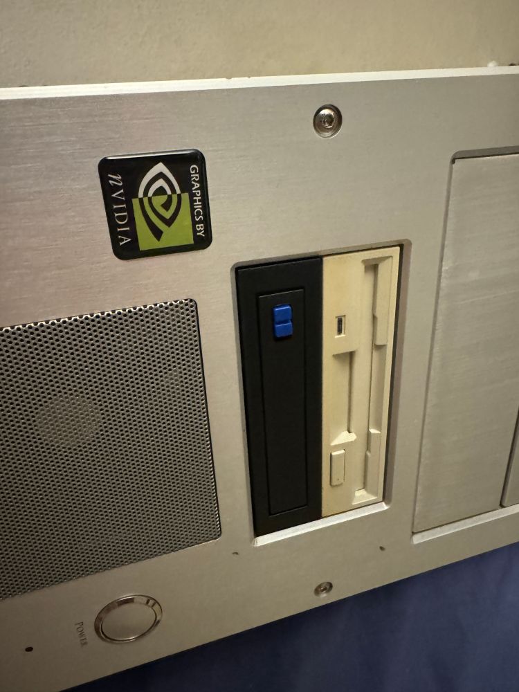 The front, with FDD and SATA dock (and Geekenspiel’s Nvidia repro sticker)