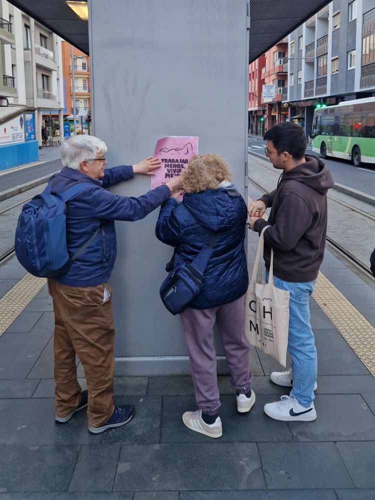 Foto de pegada de carteles en las calles de La Laguna, Tenerife.