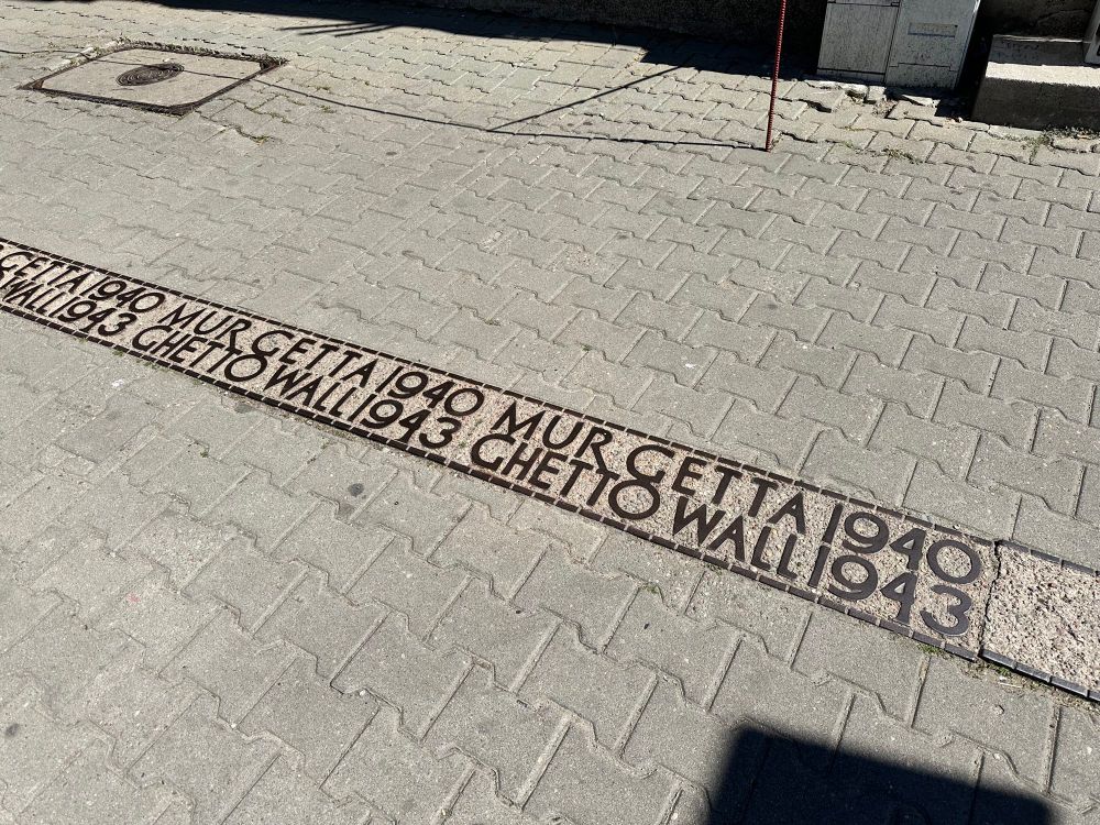 Marking the Warsaw Ghetto wall 