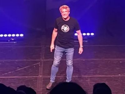 The same picture, cropped to show just Rhys Darby