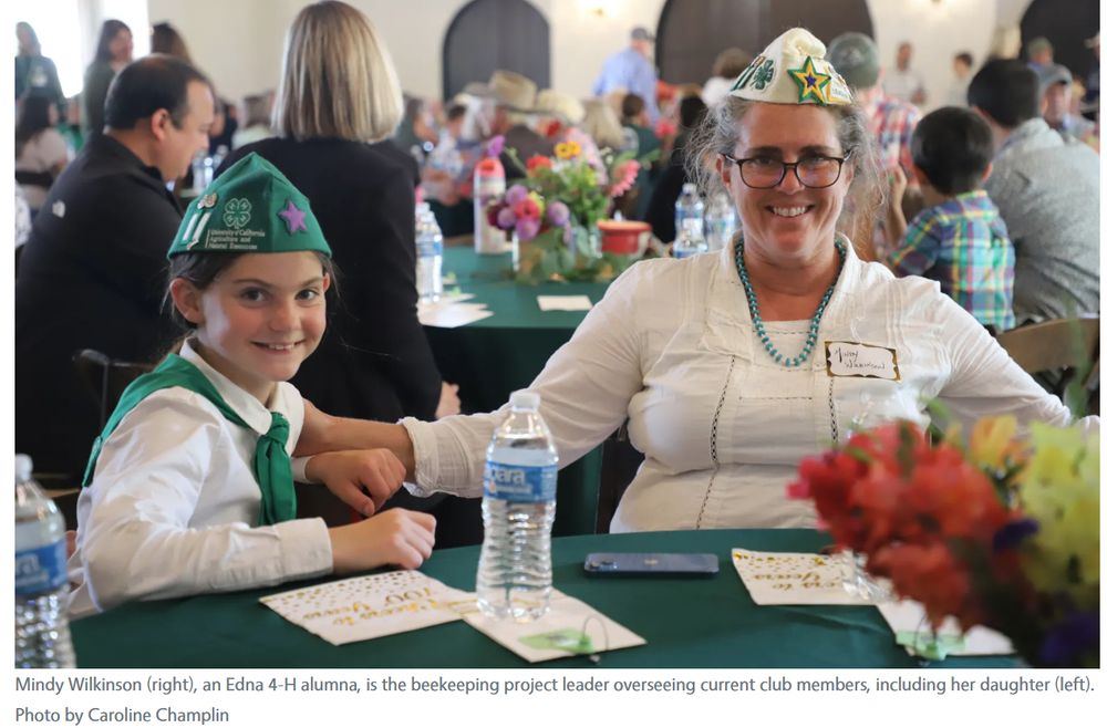 photo of 4-H alumna and daughter