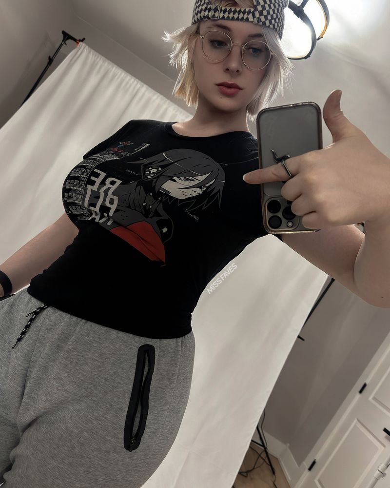 this is for when you want to highlight and draw attention to the massive signalis print on your shirt