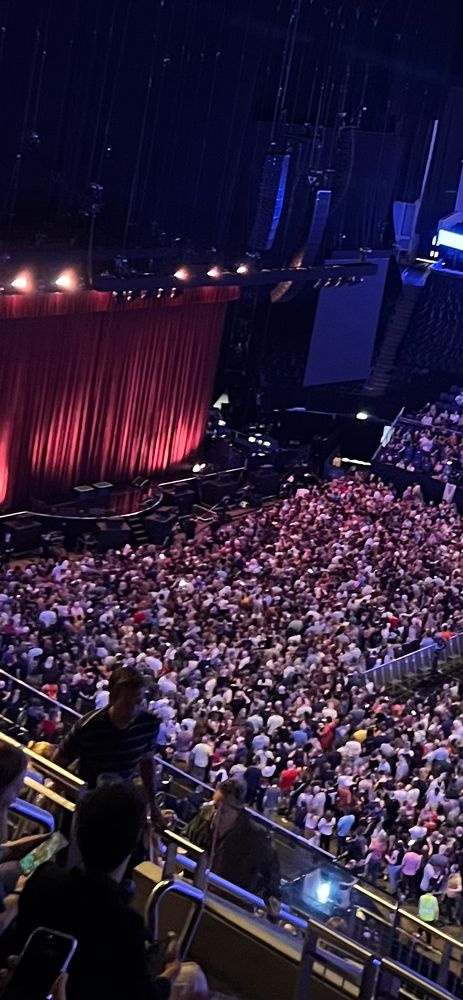 O2 Arena, crowd waiting for the band Pulp.