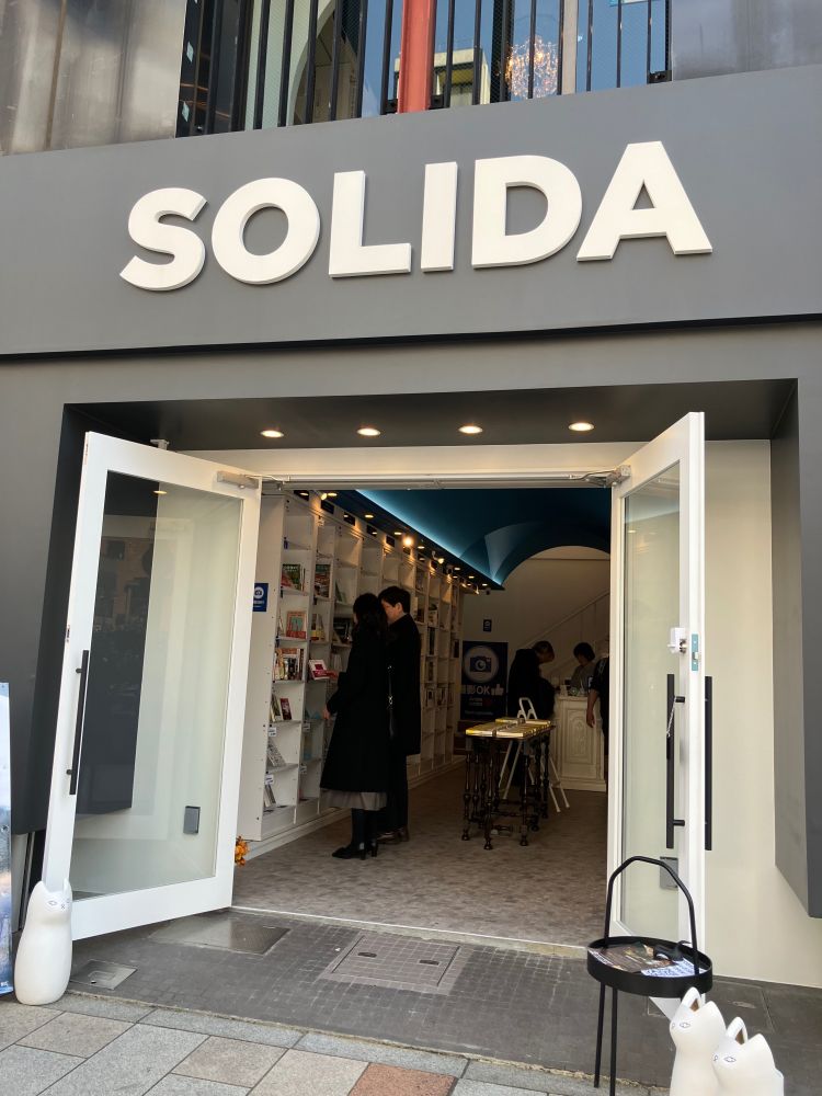 共同書店　PASSAGE SOLIDEのエントランス