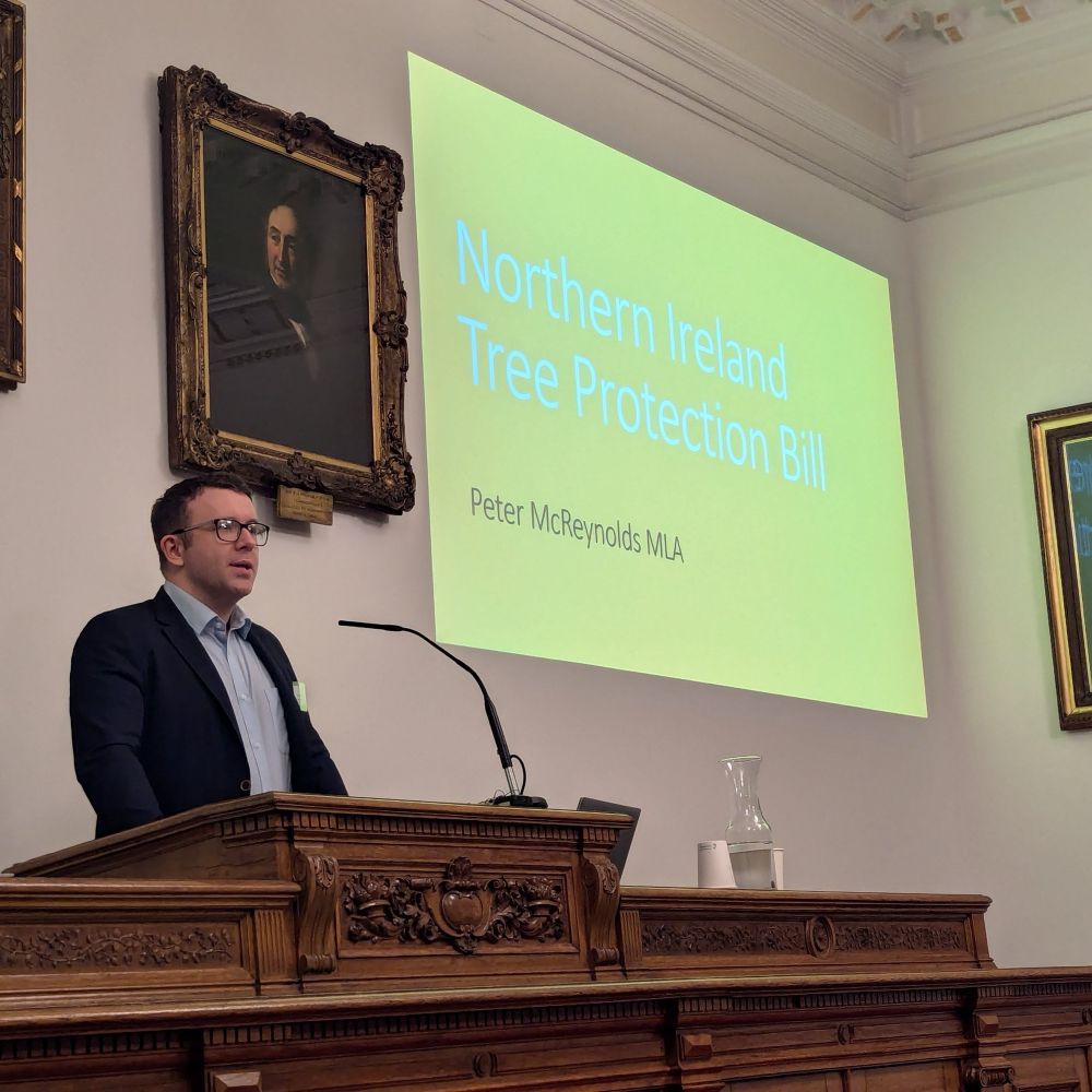 Peter McReynolds MLA speaking in the Linnean Society. 