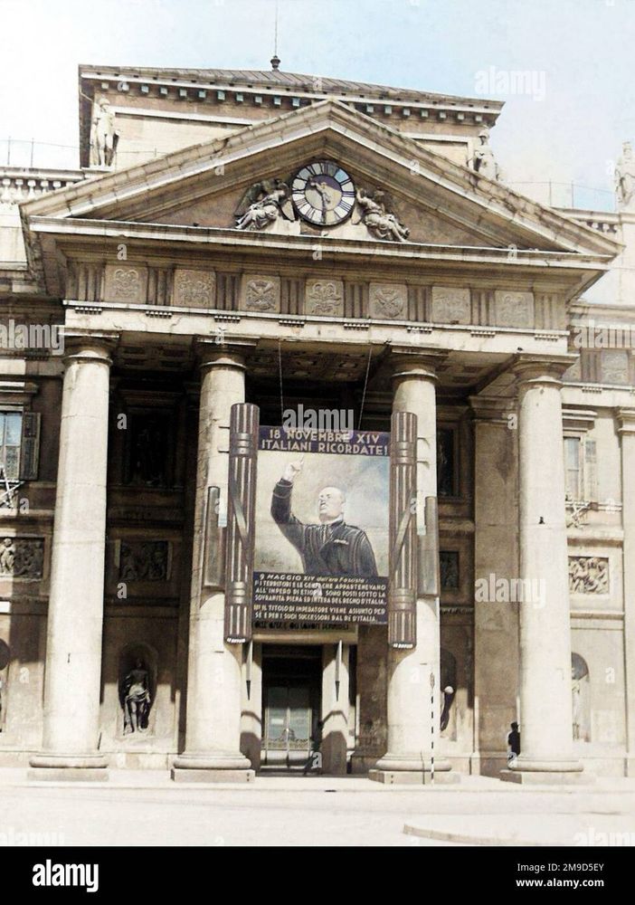 Mussolini banner on government building. 