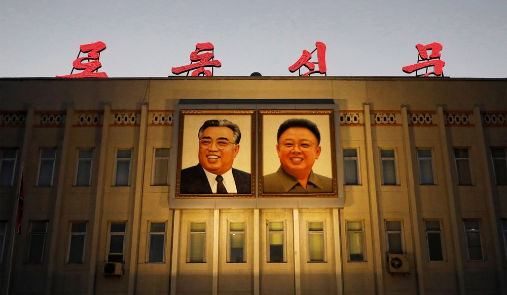 Kim banner on North Korea govt building