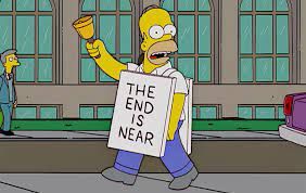 Homer Simpson, en homme sandwich dans un panneau "The end is near" (la fin est proche - конец близок) agitant une cloche.