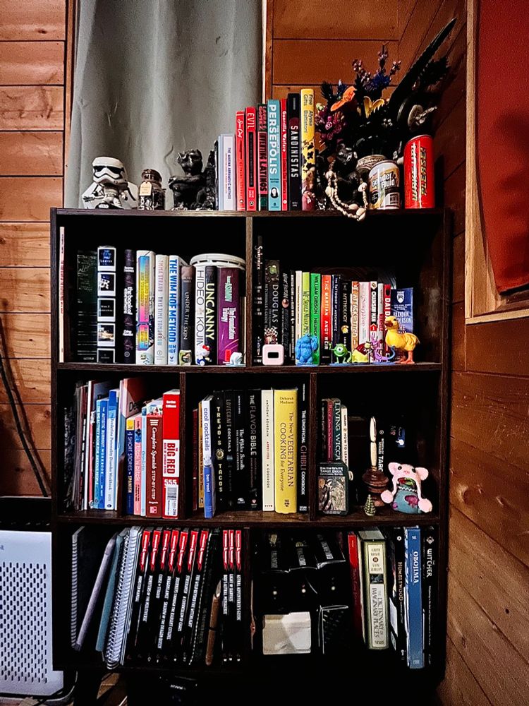 A book shelf filled with books