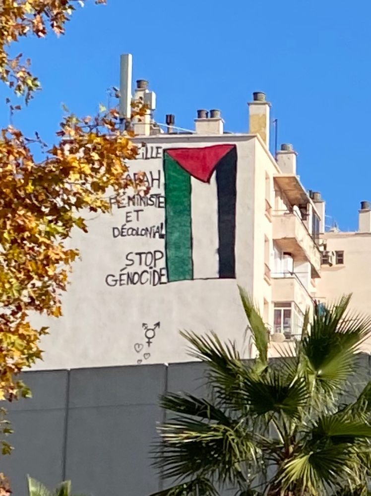 Graffiti à Marseille : « de Marseille à Rafah, féministe et décolonial, stop génocide »