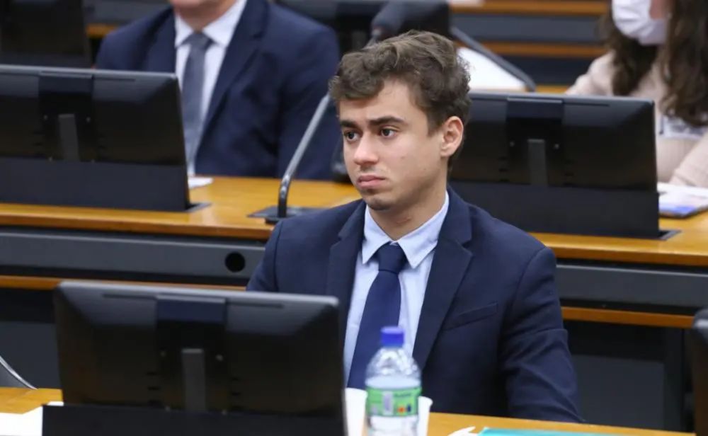 Deputada protocola moção de aplausos a Nikolas por ato que levou à prisão de Bolsonaro