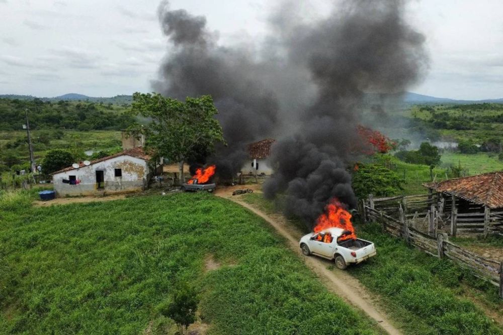 Brasil é 2º que mais matou defensores ambientais em 2023 - 09/09/2024 - Ambiente - Folha