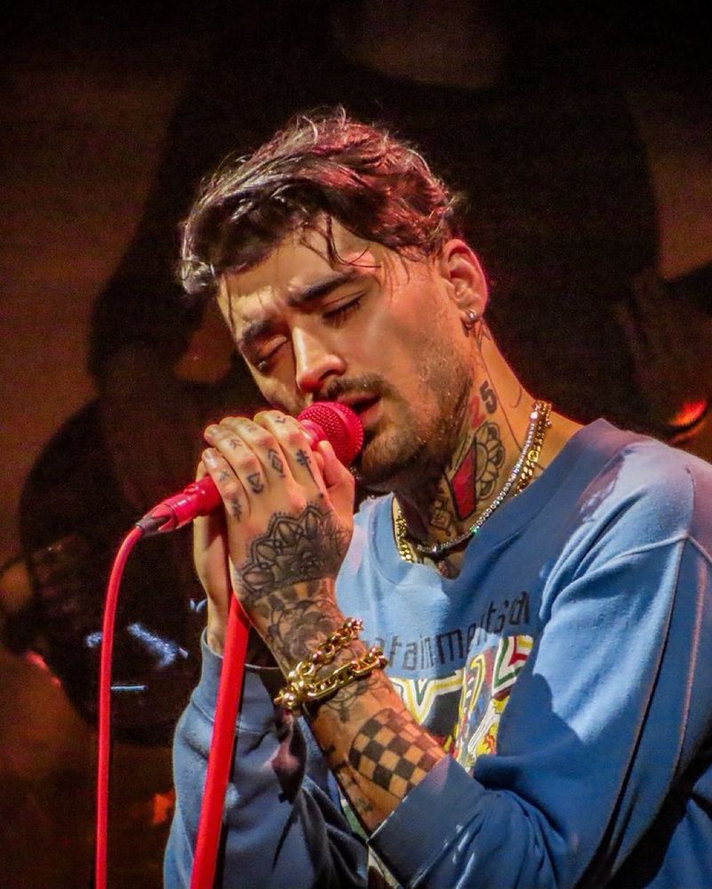 Zayn singing on stage