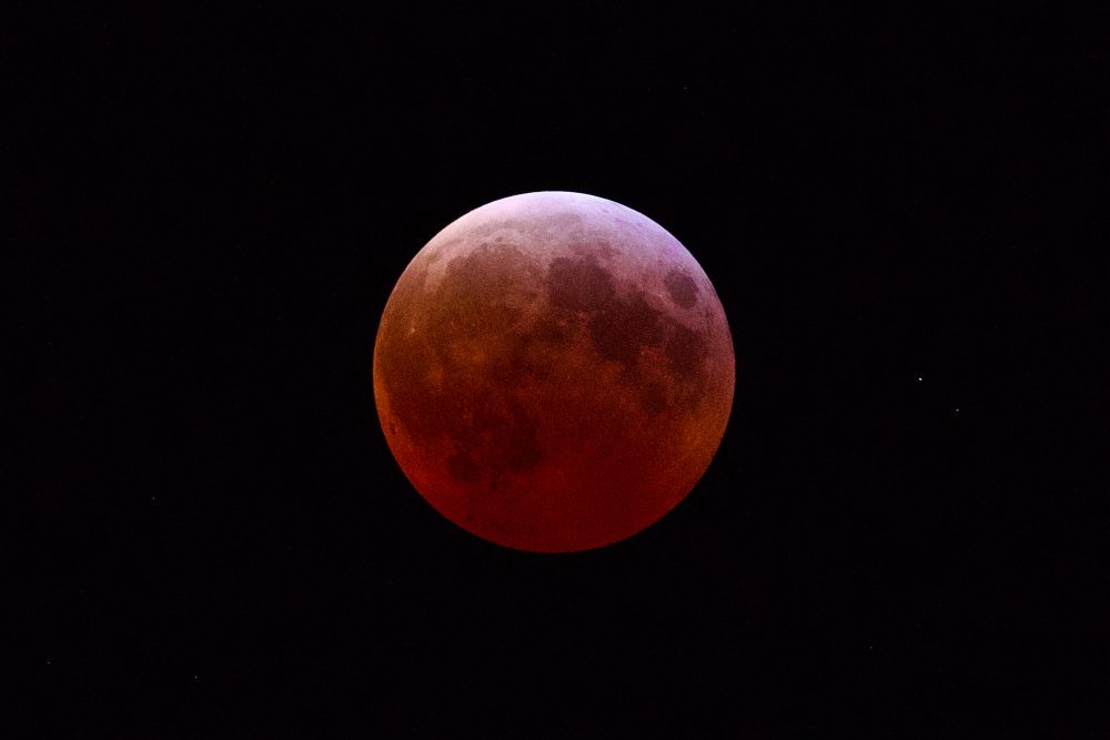 a close up of the blood moon during the total eclipse #bloodmoon #lunareclipse #eclipse