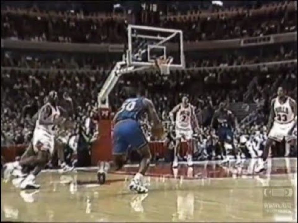 Otis Thorpe Dunks on Toni Kukoc Pretty Darn Well (Christmas 1996)