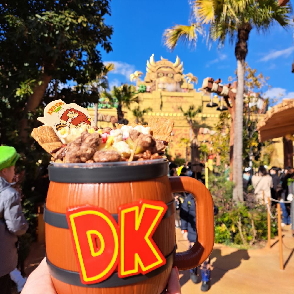 ユニバ！🦍🐒トロッコ楽しかった🍌🍌🪙ドンキーイメージホットドリンクはこう見えて飲み切れる甘さ👌