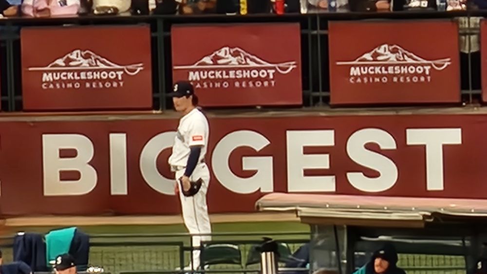 Bryan Woo in the M's pen 