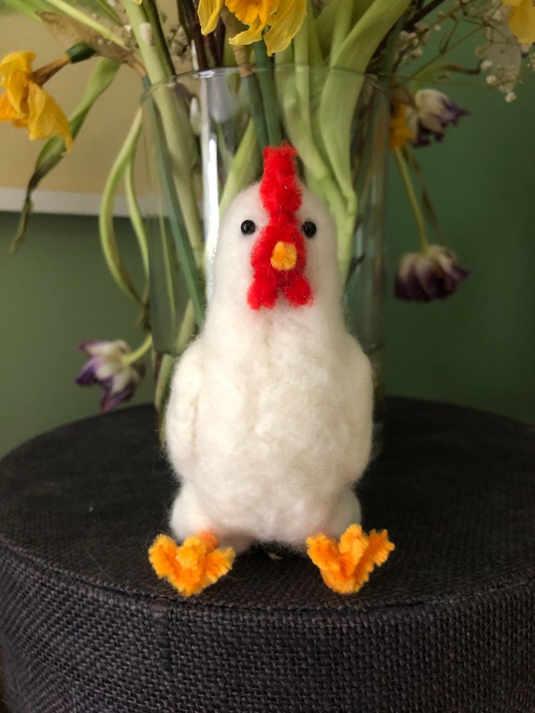 photo of the same needle felted hen, but now from the front
