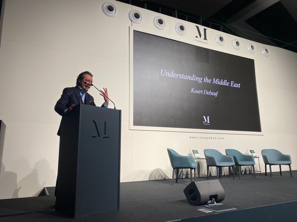 BSoG Professor Koert Debeuf launched his latest book "Wat je moet weten om het Midden-Oosten te begrijpen" ("What you need to know to understand the Middle East") on 24 February. 