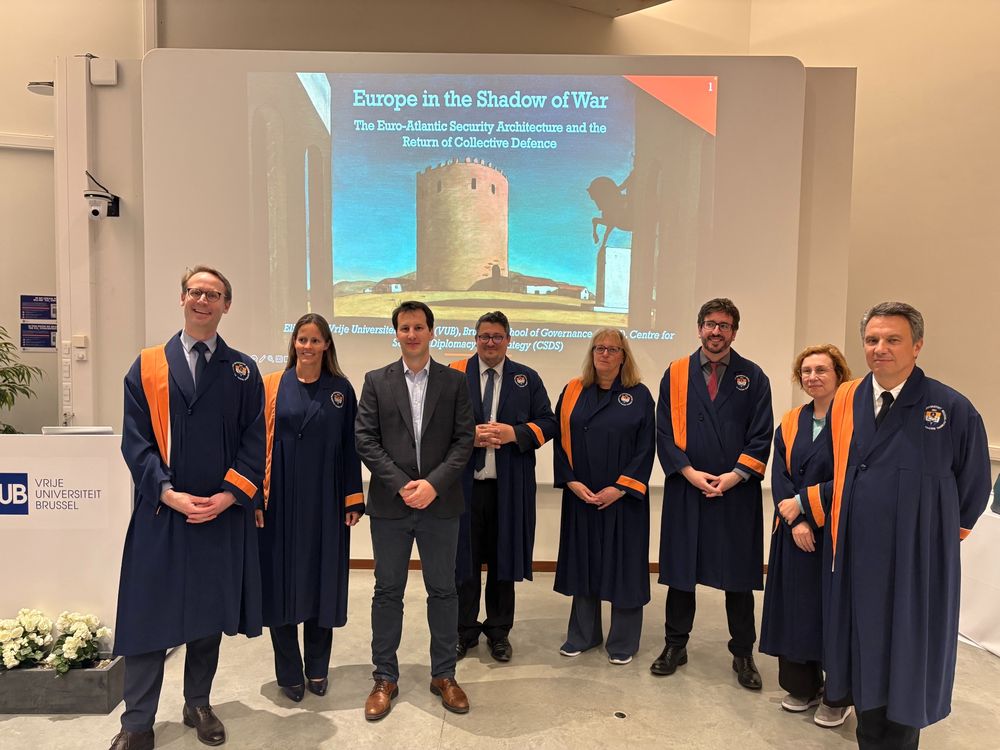 🎓 On 2 June, Elie Perot successfully defended his PhD thesis, "Europe in the Shadow of War: the Euro-Atlantic Security Architecture and the Return of Collective Defence." 

The BSoG congratulates Dr. Perot on this wonderful achievement! 👏

#PhD #BSoG #VUB #research #Security #Defence