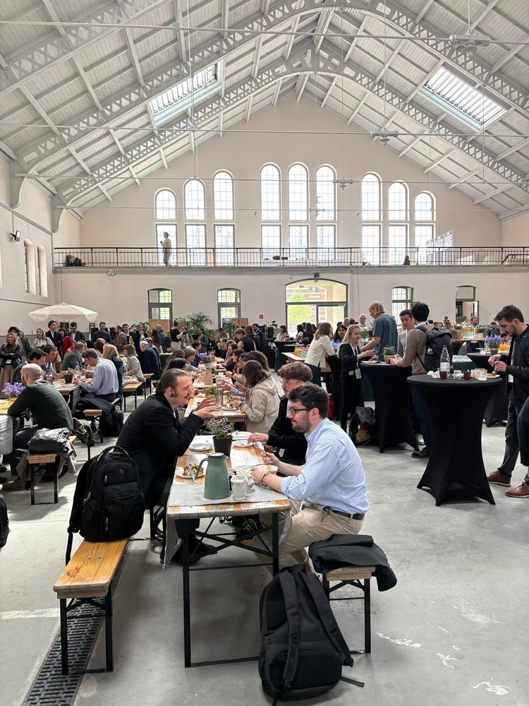 👥 🤝 What a fantastic atmosphere at #EUIA25! 

From insightful sessions to spontaneous hallway conversations, this event isn’t just about ideas — it’s about connections. 

#EUIA25 is organised by the BSoG, UNU-CRIS, IEE-ULB, EGMONT and PAIS at the University of Warwick.

We are ready for Day 2!