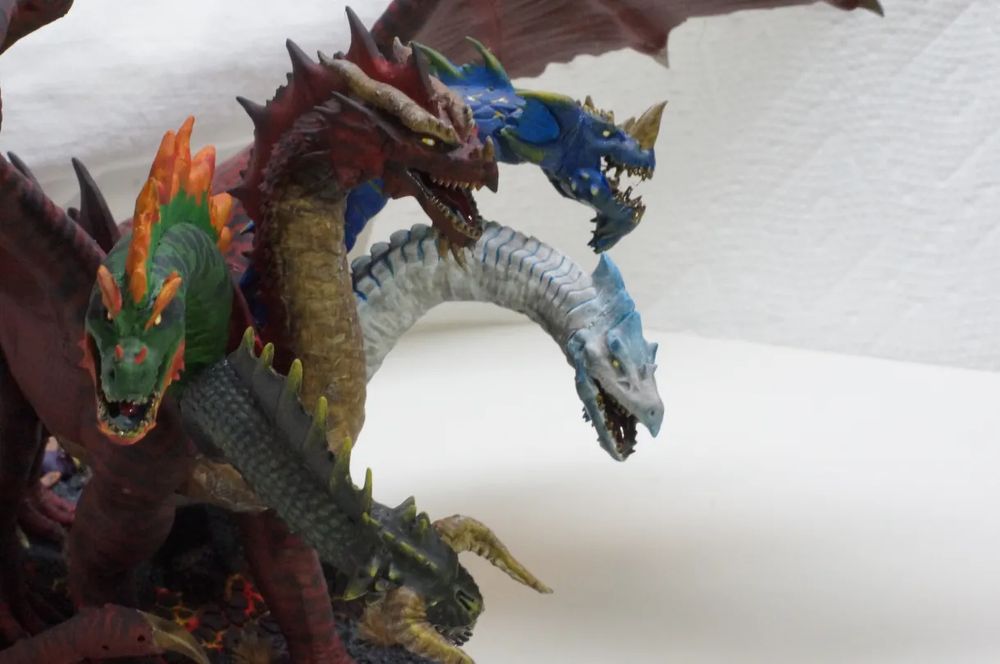 The same mini, slightly zoomed in on the heads, from a bit to the mini's right