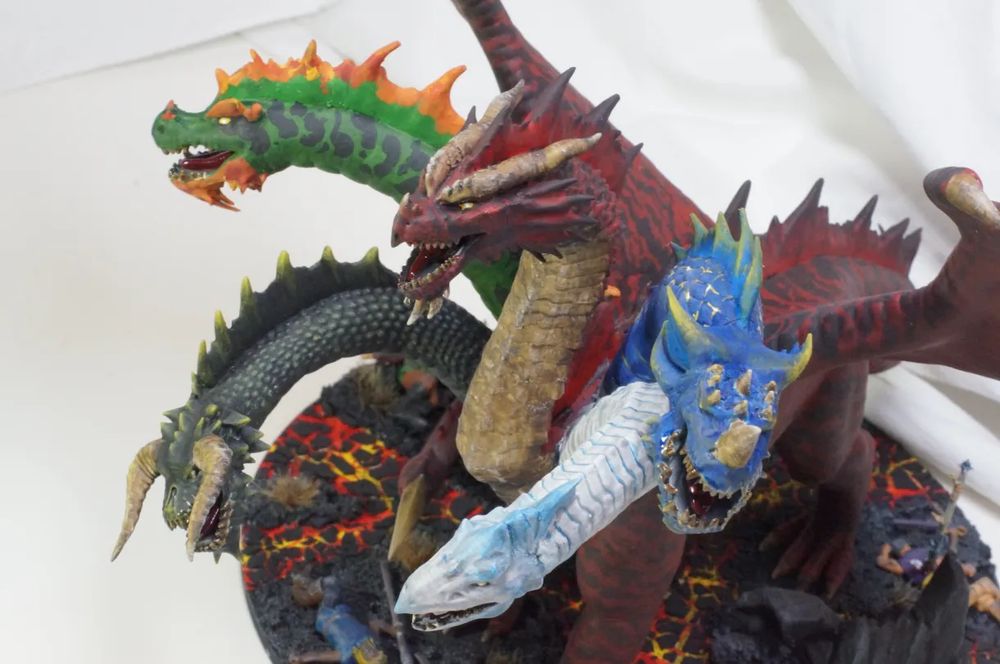 The same mini, slightly zoomed in on the heads, from a bit to the mini's left