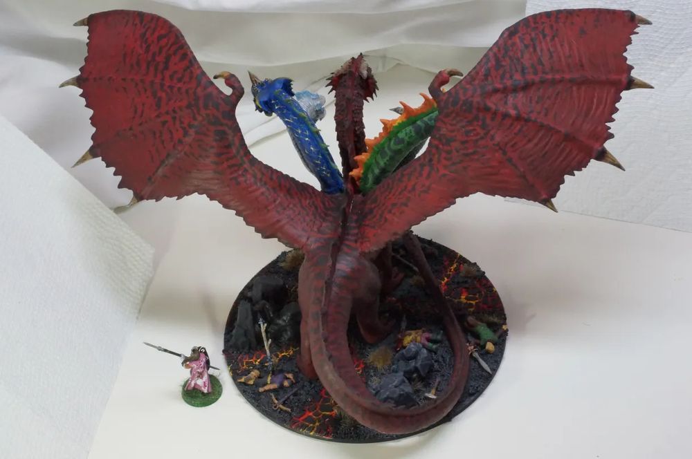 The same mini, from above, showing off the freehand detailing on the wings. I also have a warhammer wood elf Eternal Guard next to Tiamat to show the scale.