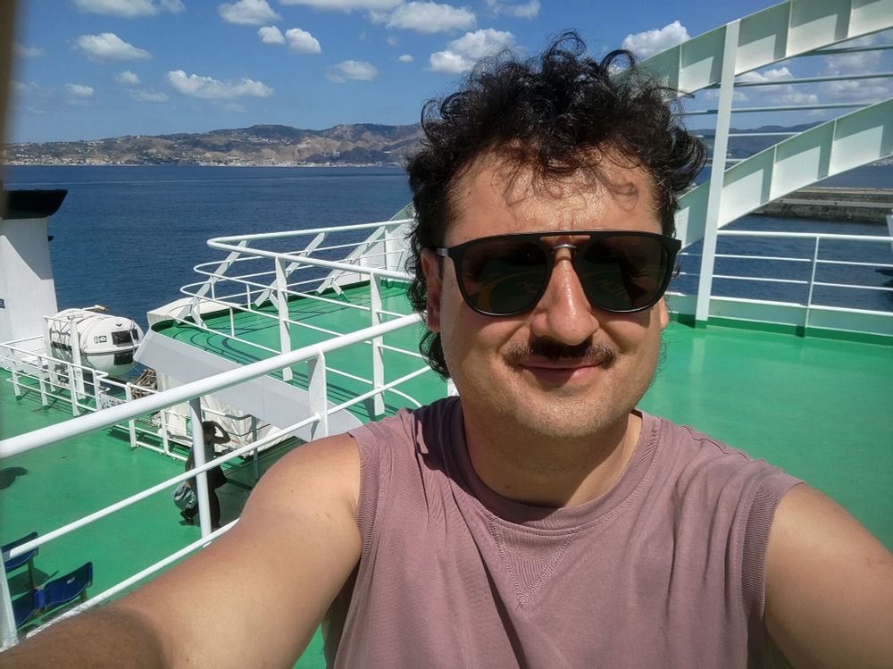 Selfie sul ponte del traghetto.