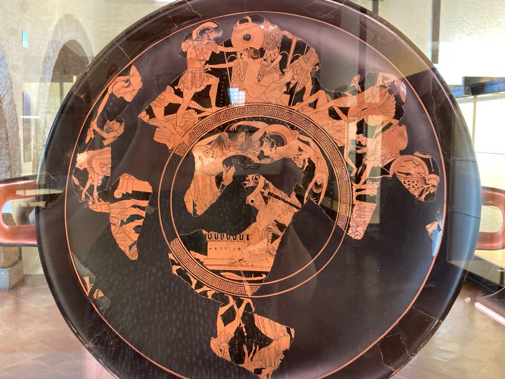 The full view of the Euphronios Krater from 500-490 BC