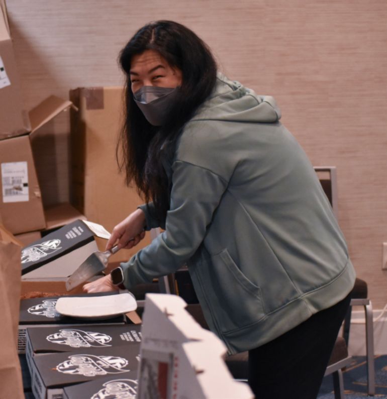 Suzanne slices up pies