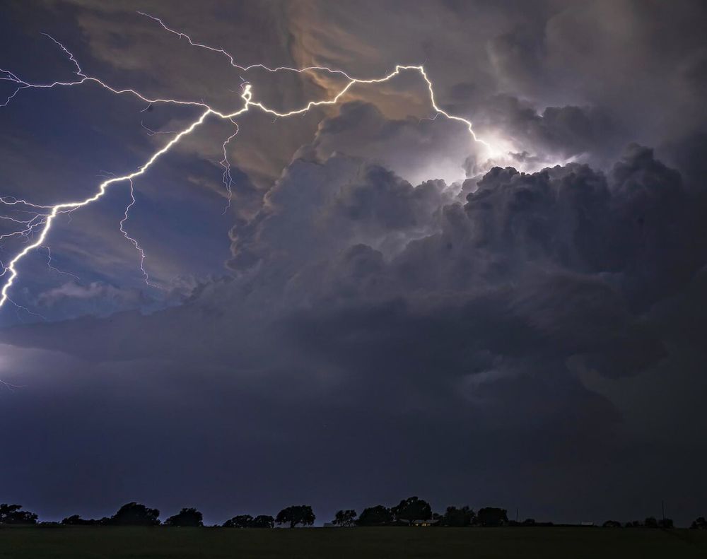 Lightning bolt stretched 515 miles, crossed three states
