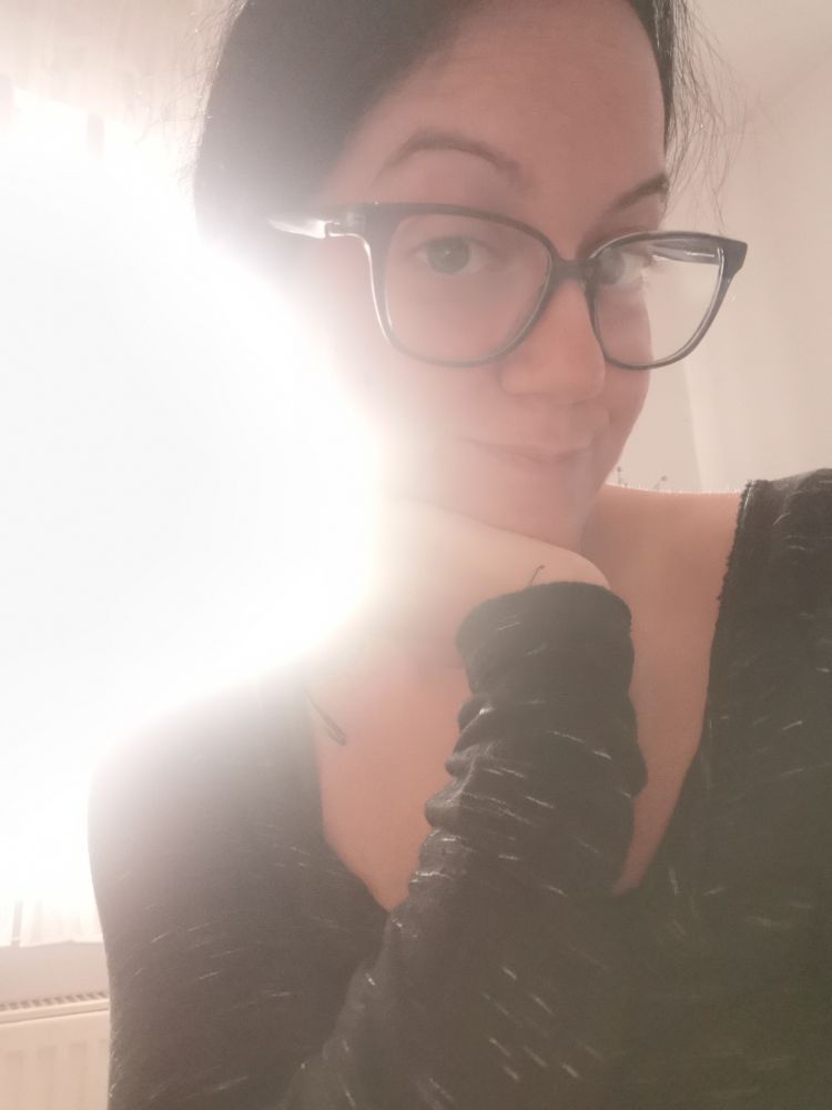 Ein Foto mit Brille, Sonne scheint von hinten auf mich