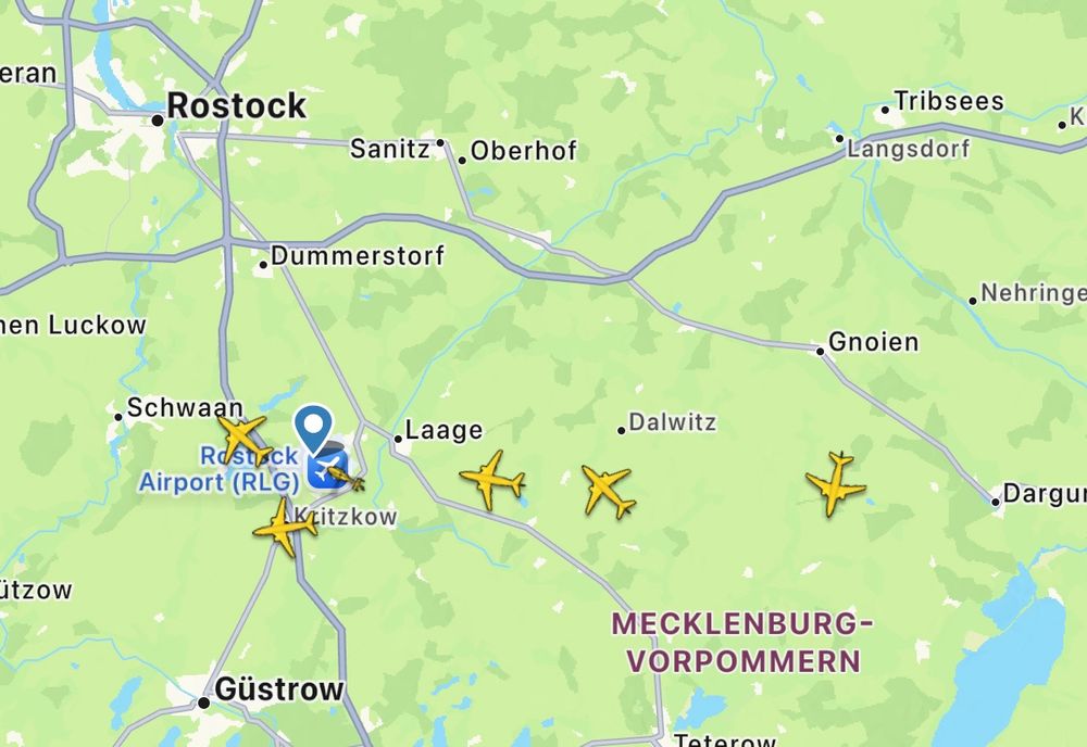 Radarbild über Rostock und 5 Flugzeuge der Luftwaffe