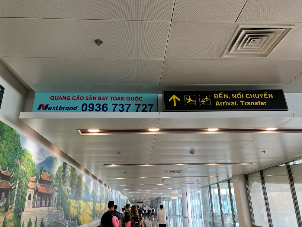 空港、arrival/transferの表示