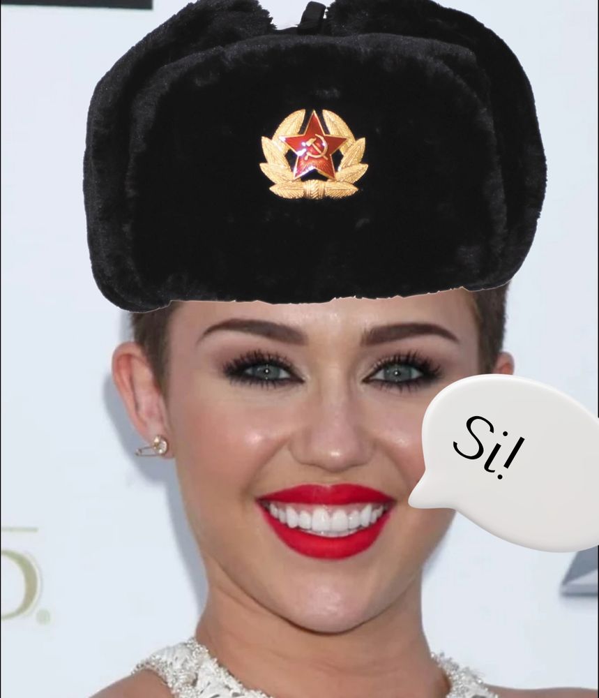 Miley Cyrus avec une chapka qui dit "si!" Pour faire Miley "si!" Russe.