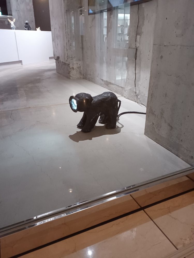 みずから光を発しながらなにかを見つけようとしてます💡　　　#hideotakashima
#ART
#高嶋英男
#美術 
#アート
# ART
 #芸術
#工芸 
#彫刻  
#写真 
#やきもの 
#現代アート 
#現代美術 
#ギャラリー 
#美術館 
#東京 
#うつわ 
#art 
#contemporaryart  #takashimahideo
#からっぽに満たされる
　　　　　　