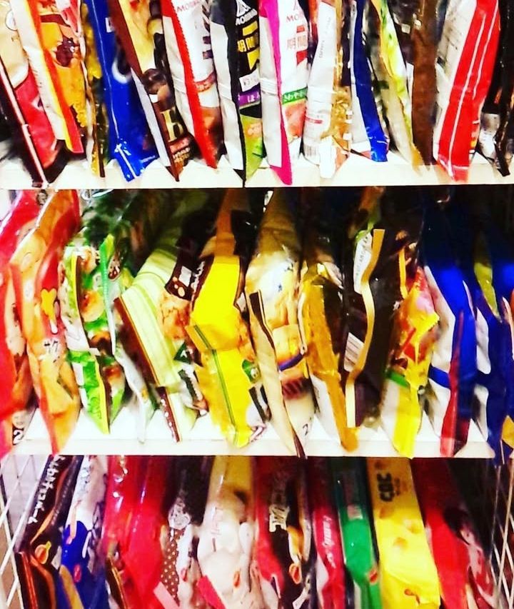 お菓子を本のように陳列するお店を私はここしか知らない