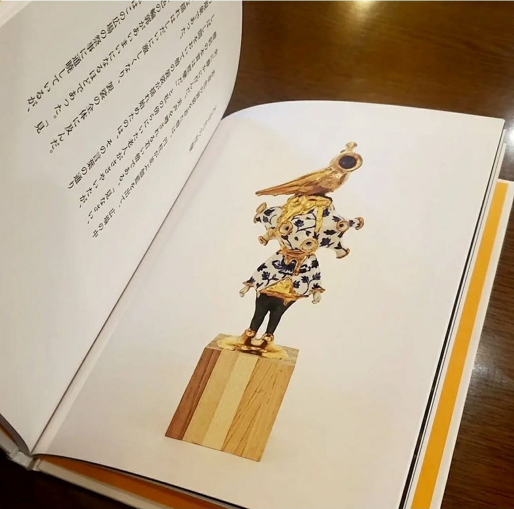 先日参加したグループ展の、詩画集 「詩人と美術家とピアニスト」が発売されています

詩人、建畠晢氏の新旧17篇の詩に、17人の美術家がそれぞれ寄せた作品のビジュアルを掲載した詩画集。ギャラリーノマルで行われた建畠氏による詩の朗読とsaraのピアノ演奏の共演を収録したCD付き
販売価格： 3,300円 税込

機会がありましたらお手にとっていただけましたら幸いです

https://store.nomart.co.jp/products/9818262339899?_pos=1&_fid=0145bc465&_ss=c


#美術 #アート #ART #芸術#工芸 #彫刻 #高嶋英男 #写真 #やきもの #現代アート #現代美術 #ギャラリー #美術館 #東京 #うつわ #art #contemporaryart #本  #書籍 #CD #朗読 
