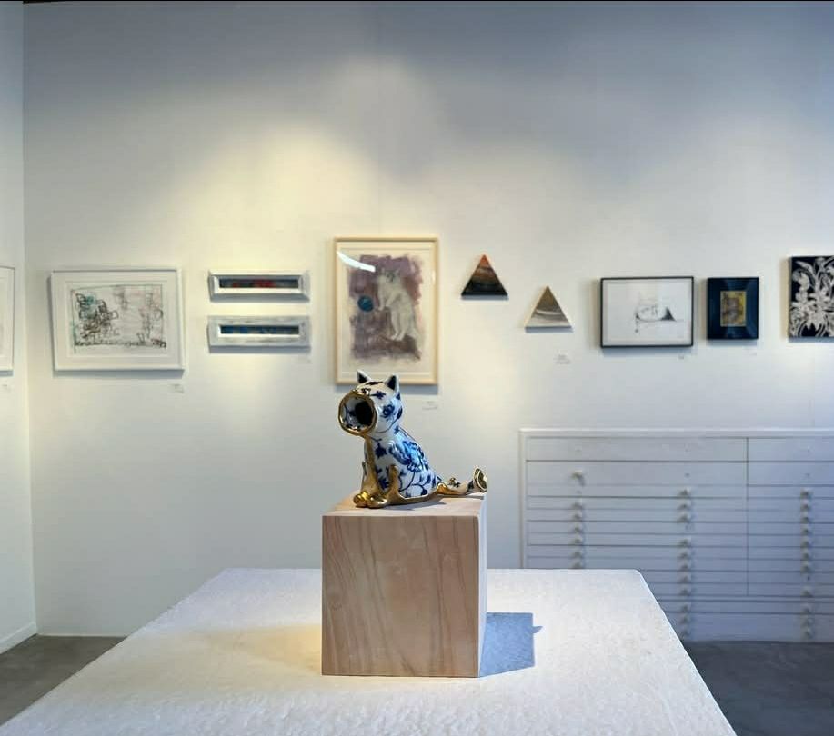 毎年恒例、横浜のGALERIE PARISさんの新春展示に
11日より参加させていただいています。今月31日までです。

お時間ありましたら何卒よろしくお願いいたします。

 第24回　新春21世紀展
会期:1月11日(土)～31日(金)
12時～18時(最終日17時まで)
休廊日:14日.19日.20日.27日
入場:無料
会場:GALERIE PARIS
〒231-0021 神奈川県横浜市中区日本大通１４ 旧三井物産ビル１階

ウェブ:  http://www.galerieparis.net/coming.html



出品作家:
朝倉 摂、吾田弘子、池田 貴美代、磯部 眞知子、井戸原 亮二、井上 絢子 、上原 さつき、 生方 純一、宇里 香菜、遠藤 章子、大橋 孝子、小野 友三、葛西 利行、勝間田 弘幸、 唐沢 貴子、川島 弘子、香野 雄吉、小堀 令子、柵瀨 茉莉子、鈴木 英里子、島 栄里子、 高嶋英男、谷垣 博子、永野 のり子、中佐藤 滋、野沢 二郎、ヒロ トミザワ、 ビコ・コンドウ、福西 数身、舩坂 芳助、フランシス 真悟、布施 和佳子、松山 修平 、 ミト 五十嵐、 ムラ カズユキ、元永 紅子、森 弥栄子、山本 悦子、山口 俊郎、山口 牧子、湯沢 悦木






#美術 #アート #ART #芸術#工芸 #彫刻 #高嶋英男 #写真 #やきもの #現代アート #現代美術 #ギャラリー #美術館 #東京 #うつわ #art #contemporaryart
