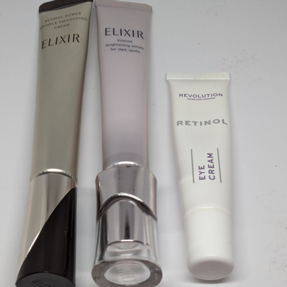 左　資生堂エリクシール　リンクルクリーム
中央　資生堂エリクシール　スポットクリアセラムWT
右　makeup revolution レチノールアイクリーム