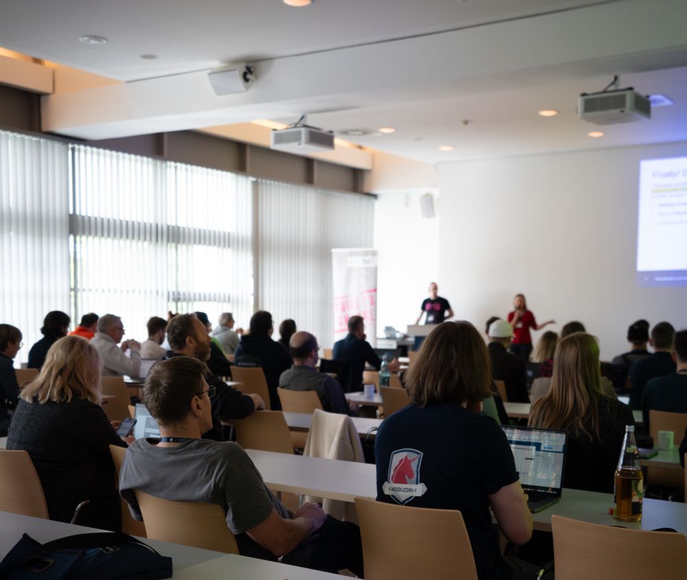 Vortrag in einem Seminarraum, Foto: Kompetenzzentrum Moodle.nrw
