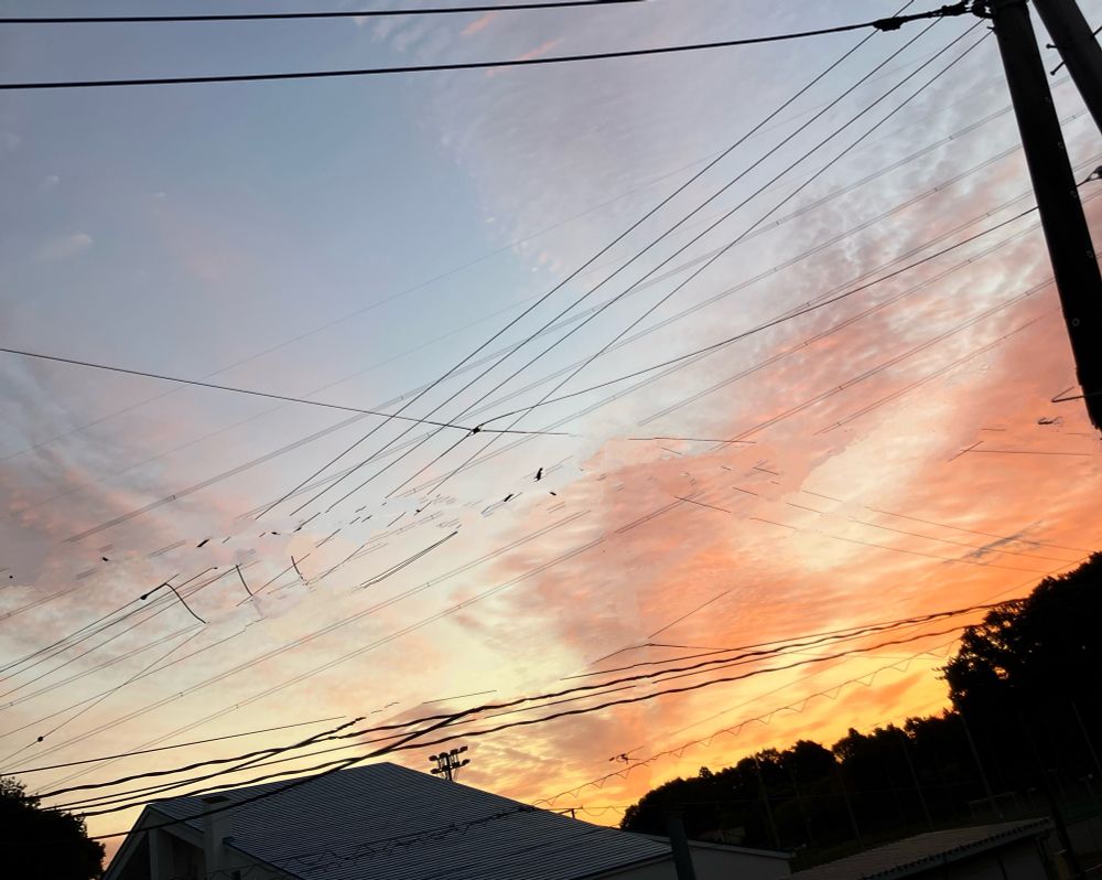 朝焼けの東の空