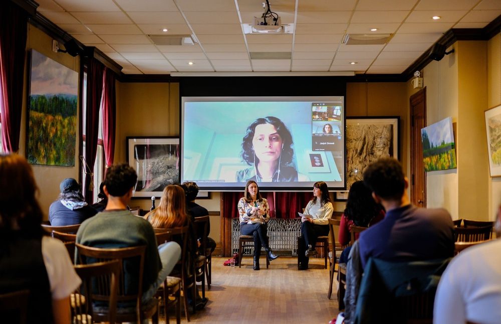 A projector screen with Cloe Logan joining in remotely is behind panelist Jaela Bernstein and moderator Shani Laskin. Photo by Hannah Nobile