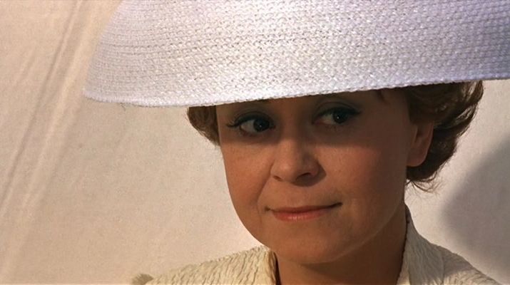 Giulietta Masina in Giulietta degli spiriti, scored by Nino Rota. 