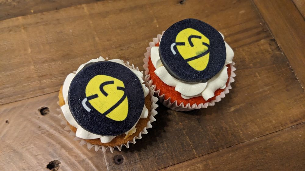 Two cupcakes with the Batch Bunch logo printed on top