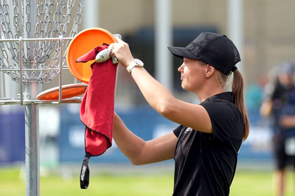 Henna Blomroos (Finland) leading 2025 PDGA Professional World Championships after opening round.