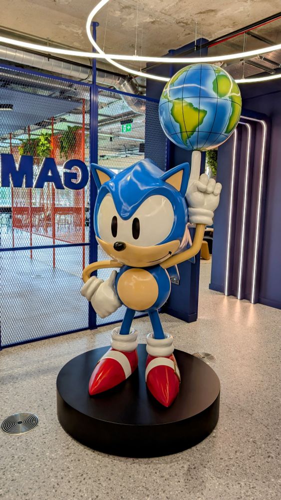 Sonic statue 