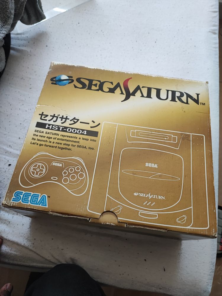 La boite japonaise de la Saturn.
