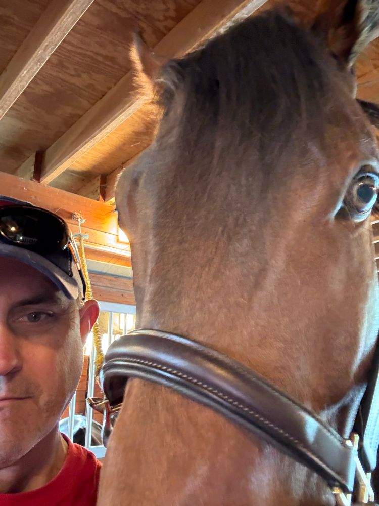 Selfie of an old dude with his thoroughbred named Bluffy. 